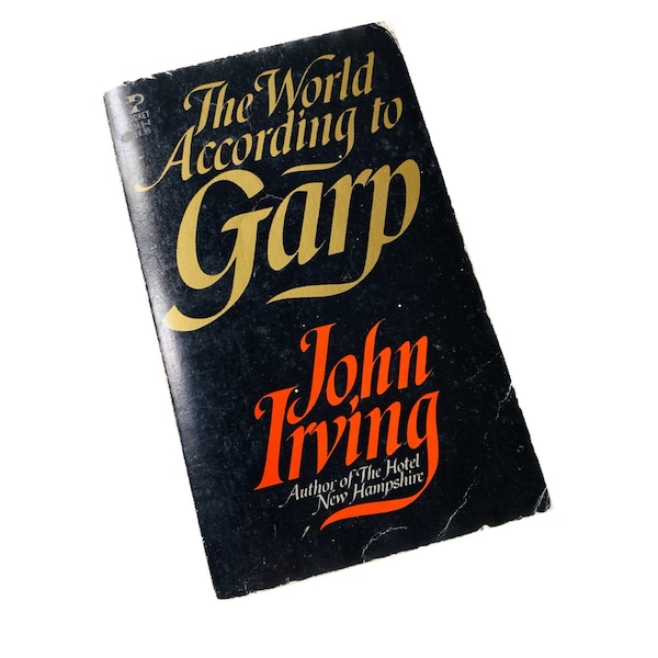 World According to Garp Vintage paperback book circa 1979 by John Irving. Robin Williams John Lithgow Glenn Close.