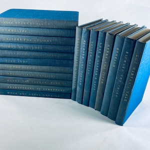 1961 Yale Shakespeare Blue book vintage books PICK ONE! Plays, poetry & sonnets King Lear Macbeth Romeo and Juliet Anthony and Cleopatra sky