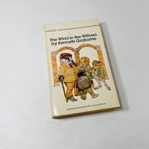 1982Wind in the Willows Vintage paperback book by Kenneth Grahame illustrated by Les Morrill Children&#39;s bookshelf decor