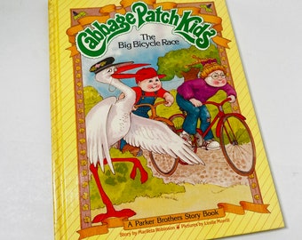 Livre vintage Cabbage Patch Kids The Big Bicycle Race par Marileta Robinson vers 1984 Cadeau déco d'étagère GenX