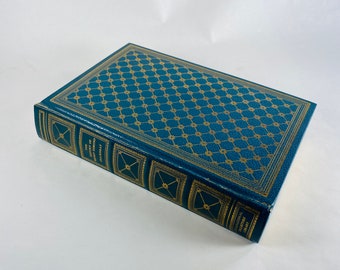Histoire du chef-d'œuvre de Thackeray d'Henry Esmond. Beau livre vintage sur un jeune homme qui fait son chemin dans le monde corrompu. Cadeau de décoration intérieure