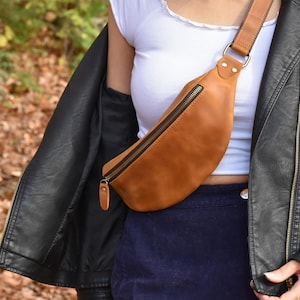 Personalisierte Echtleder Crossbody Bag mit verstellbarem Riemen, Weiches Leder Fanny Pack für Ihn, Sling Bag für Sie, Unisex Leder Bum Bag