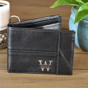 Cartera de cuero negra personalizada para hombre, cartera grabada para él, cartera con monograma para papá, regalo personalizado para papá, regalo para el Día del Padre