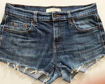 Vintage Levi Cut Off Jean Shorts - Size 6