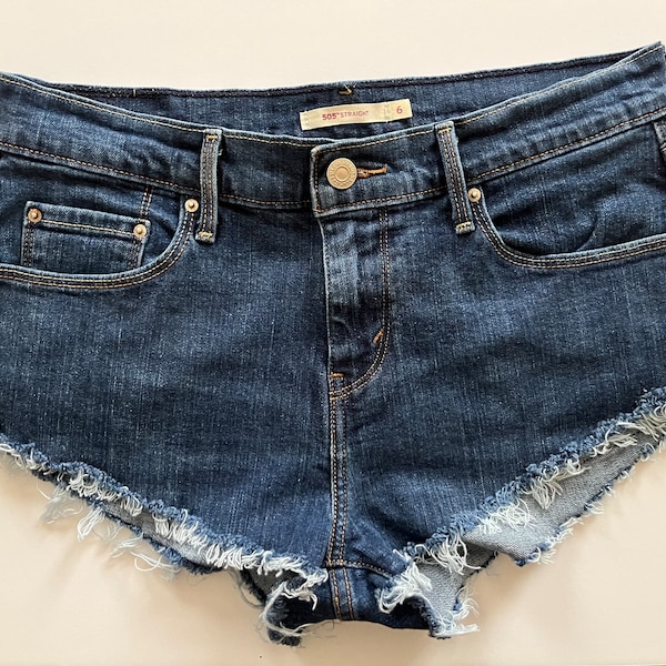 Vintage Levi Cut Off Jean Shorts - Size 6