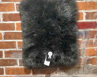 Rectangular de piel de oveja gris ahumado: Pieza de piel de oveja auténtica Woolmark, alfombra, almohadilla para mascotas (grande)