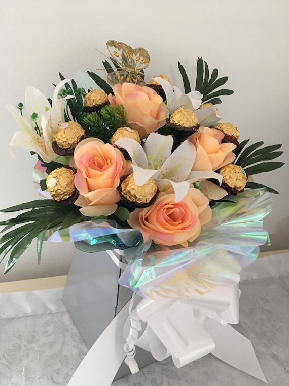 Bouquet De Fleurs Roses Pêche Soie à La Main Avec Des Ferrero Rocher Chocolat Cadeau