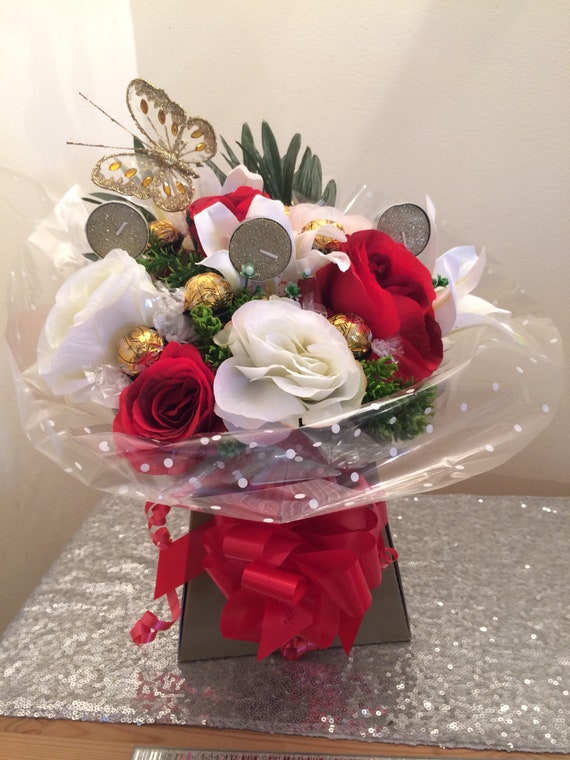 Fait à La Main Fleur Bouquet Rouge Et Blanc Roses Avec Des Chocolats Lindt Et Lumières De Thé Idéal Cadeau De Noël