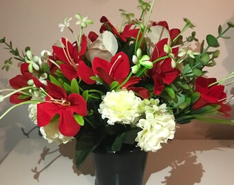 Lily Rose Artificial Silk Flower Grave Pot – Flat Back Memorial Floral Arrangement