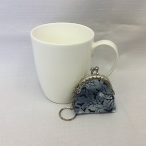 Night Life Key Ring / Bats in the Moonlight Design Coin Pouch / Miniature Coin Purse avec porte-clés / porte-médicaments / cadre de sac à main avec fermoir à bille