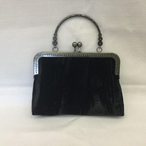 Sac de soirée en velours plissé/Sac à main habillé tout noir/Sac de style ancien/Sac à main avec poignée supérieure/Sac à main en tissu/Cadre noir avec fermoir boule