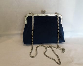 Bolso bandolera de terciopelo: Clutch de tela azul rey con cadena plateada