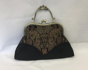 Sac de soirée Tapestry, imitation daim et cadre doré vieilli