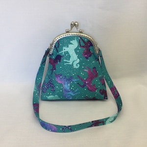 Sac de cosmétiques Licorne / Sac à main habillé pour enfant avec poignée amovible / Pochette métallique / Organisateur de sac à main en tissu / Cadre de sac à main avec fermoir à bille
