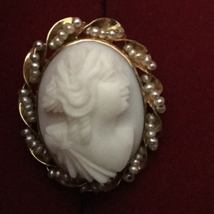 Estate 10k Cameo, vintage Edwardian queen conch shell cameo with seed pearl ribbon, Marathon 10k antique shell cameo