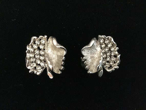 BSK Rhinestone Earrings BSK Jewelry Vintage Glam BSK Earrings Silver Tone Textured Leaf Design Gray /& Silver Clip On Earrings