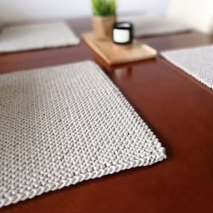 Table and plate mat made of 3mm cotton string, in various sizes. image 2