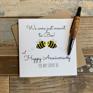 Carte anniversaire - Just Meant To Bee - Bee’s Design Personalised Card - Messages Dans le monde entier