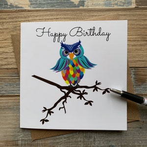 Owl Birthday Card - Dessin artistique coloré Owl on a Branch - Posts Worldwide