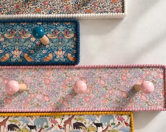 Perchero Liberty London, ganchos de pared para niños, percheros para guardería, barra de madera para colgar ropa, almacenamiento para la habitación infantil.