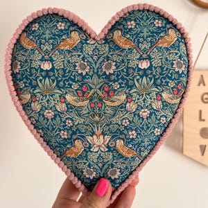 Decoração de parede/prateleira em tecido Liberty London