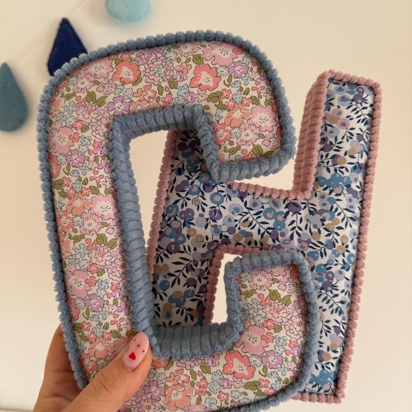 Personligt Liberty-tygbrev, initial för barnrumsdekor, babyshower-minnessak