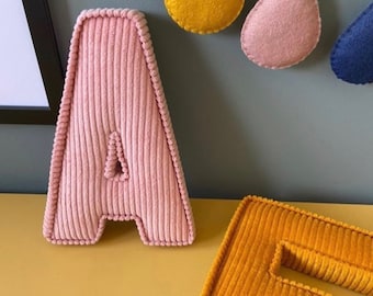 Cord-Stoff-Buchstaben, Kinderzimmer-Dekor, Kinderzimmer-Wanddekoration, neues Baby-Geschenk, Taufgeschenk, Babyparty-Geschenk