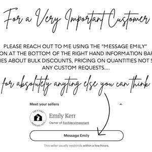 Op de afbeelding: Een witte achtergrond met zwarte tekst die "For a Very Important Customer" luidt. De tekst gaat verder met instructies om contact op te nemen met de verkoper via de knop "Message Emily" voor bulk kortingen, prijzen of aangepaste verzoeken. De tekst eindigt met "...of voor absoluut alles wat je kunt bedenken..."  Een witte knop met zwarte tekst die "Message Emily" luidt, bevindt zich onderaan de afbeelding.