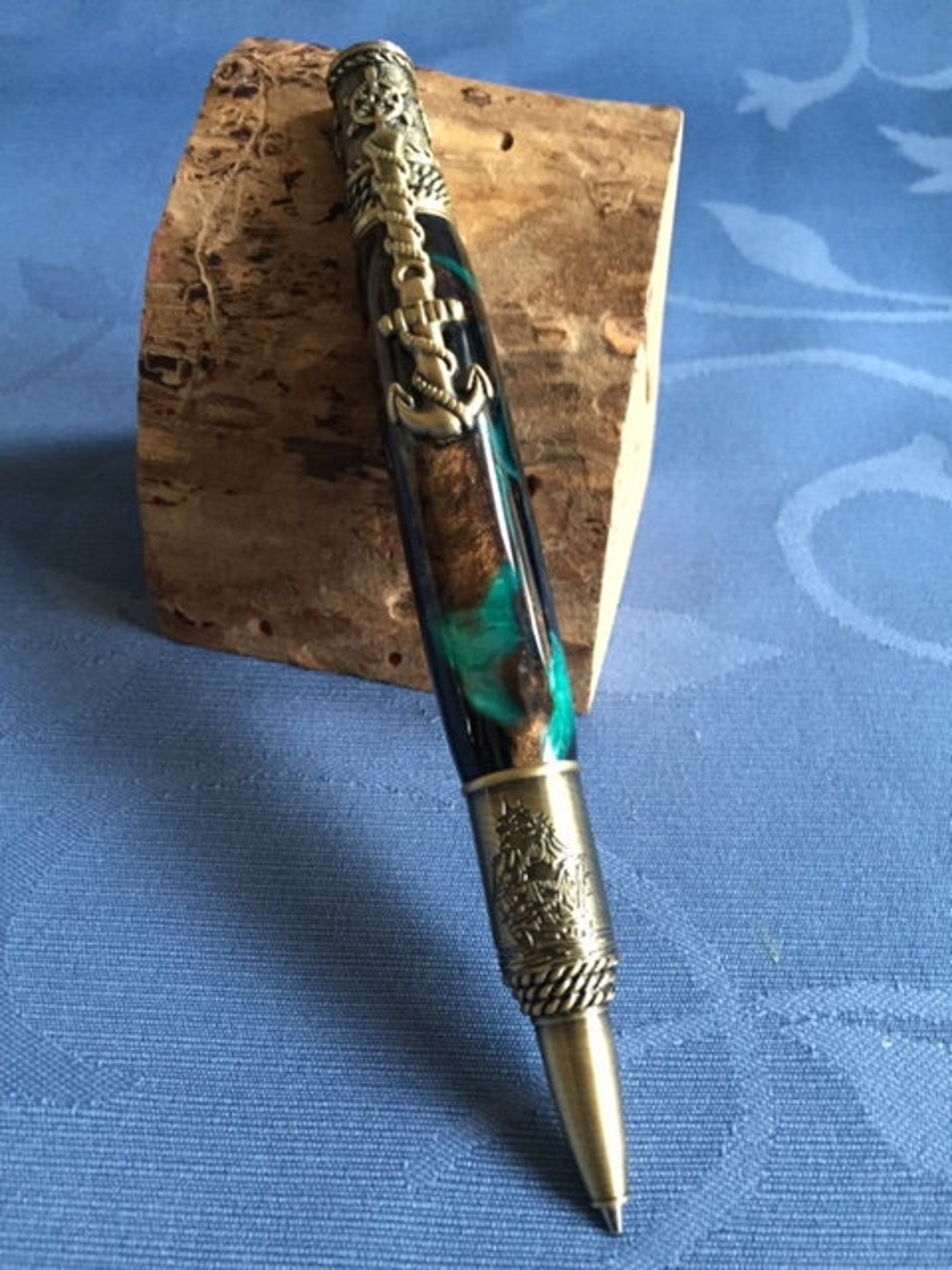 Hand gedrechselter Drehstift aus australischem Holz. Business Geschenk oder ein Geschenk für Exekutive Hand gedrechselter Drehstift aus australischem Holz. Business Geschenk oder ein Geschenk für Exekutive