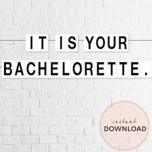 Może przedstawiać: Czarno-biały baner z tekstem "It is your bachelorette." na tle białej ceglanej ściany. Baner składa się z pojedynczych kwadrat&oacute;w z czarnymi literami na białym tle. Tekst "natychmiastowe pobieranie" znajduje się w k&oacute;łku z r&oacute;żowym tłem.