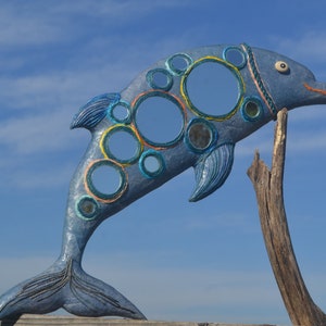 DELFINO con 12 SPECCHI ROTONDI, Decorazione da parete con delfino blu, Specchi con delfino, Decorazione da parete tropicale, Decorazione costiera, Decorazione da parete nautica