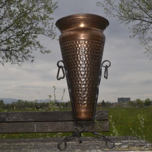 HAMMERED COPPER UMBRELLA Holder & Iron Stand, Large Copper Planter, Vintage Copper Vase, Hanging Copper Vase, Boho Home Decor, Standing Vase