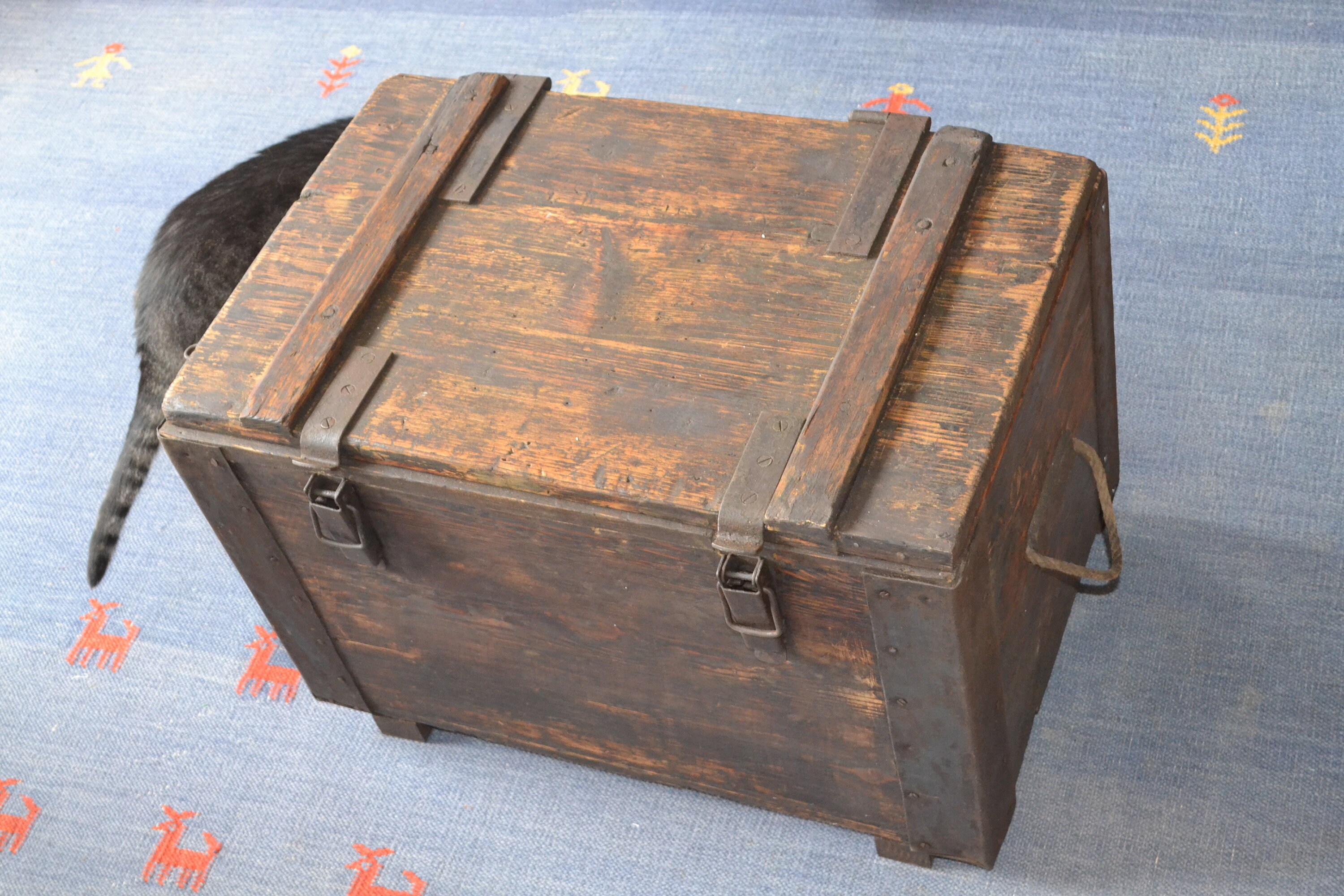 Baule In Legno Con Ruote - Cassapanca Vintage 80x47x45 Cm - Tavolino Con Contenitore - Foto 7