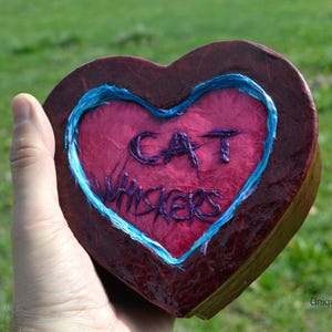 PAPIER MACHE BOX, herzförmige Katzen Schnurrhaare Box, Bordeaux Box, dekorative Box, Schlüssel Box, Pappschachteln, Katzenliebhaber Geschenke, Katzenhaare