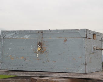 GRAY WOODEN BOX, Large Vintage Trunk, Military Box, Lockable Storage Box, Wooden Chest, Man Cave Storage Box, Rustic Home Decor, Wooden Box