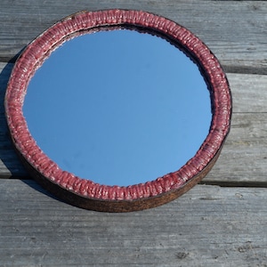 Rustikale Weinbarrel Ring verwandelte sich in DECORATIVE WALL MIRROR, Rusty Wine Barrel Hoop, Rustic Round Mirror, Boho Decor, Macrame Framed Mirrors