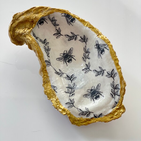 Bee Oyster Jewelry Dish Bee Oyster Jewelry Plate Decoupage Bee Oyster Shell Regalo del día de cumpleaños Regalo del día de la madre Regalo de caja nupcial costera
