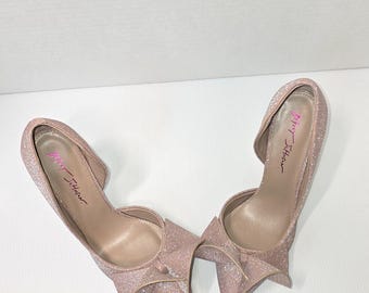 Betsy Johnson Blush Glitter Bow Stiletto Heels Luxe Sparkle Statement Pumps