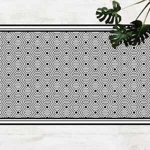 Tappeto in vinile minimalista bianco e nero – Motivo a illusione ottica esagonale / Tappetino geometrico moderno per soggiorno, cucina o ingresso