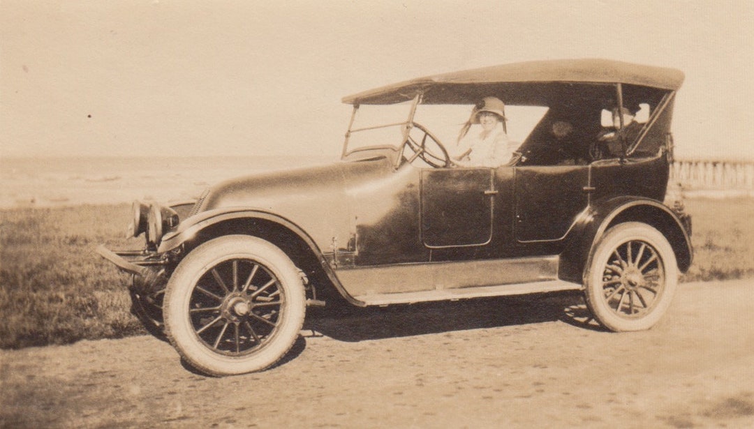Antique Car Photo: Lady Driver, Roaring 20s Snapshot (2.5