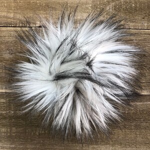 White Faux fur Pom, Luxe faux fur pom,Luxury Faux Fur Pom, Pom Pom, Pom for hat,Pom for Beanie,handmade Faux Fur Pom