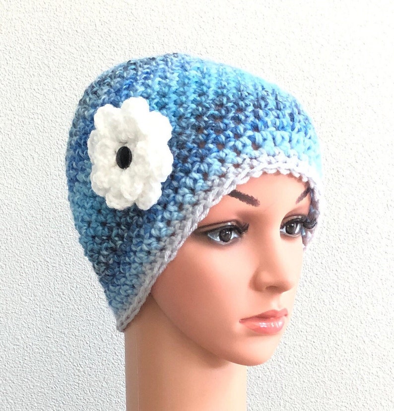 Crochet Chemo Beanie, Removable Flower, Soft Acrylic Hat bild 4