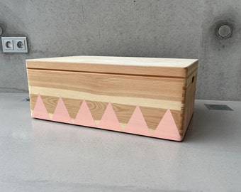 Wooden toy box XL - triangle - pink