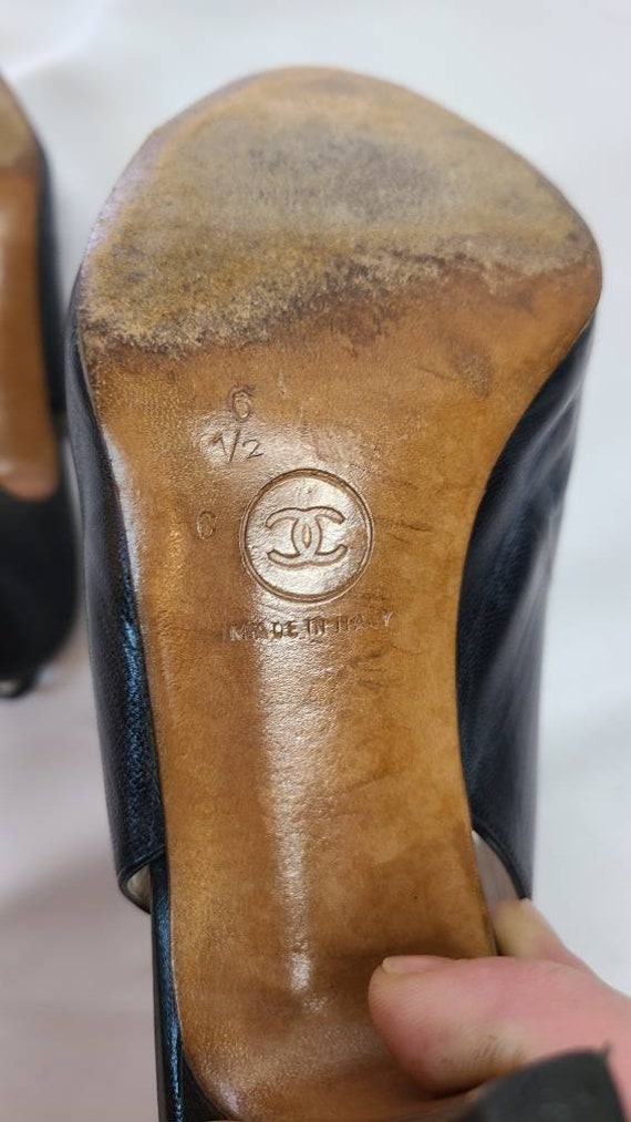Vintage Chanel Spectator Slingback Pumps ca. late… - image 8