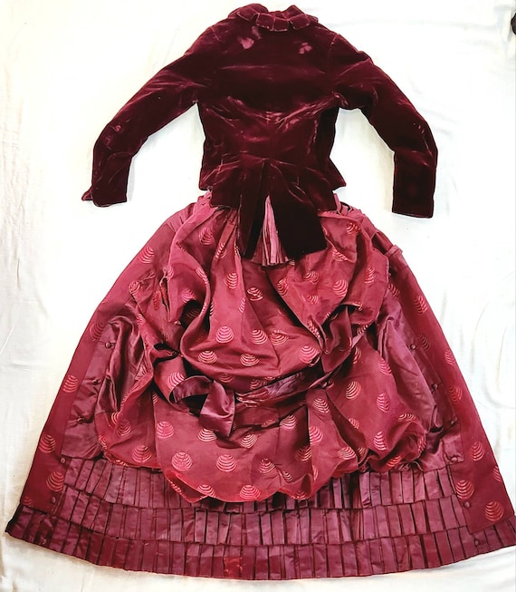 Museum Quality Antique Victorian Bustle Gown of V… - image 3