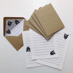 Pequeño monstruo monocromo juego de escritura de cartas
