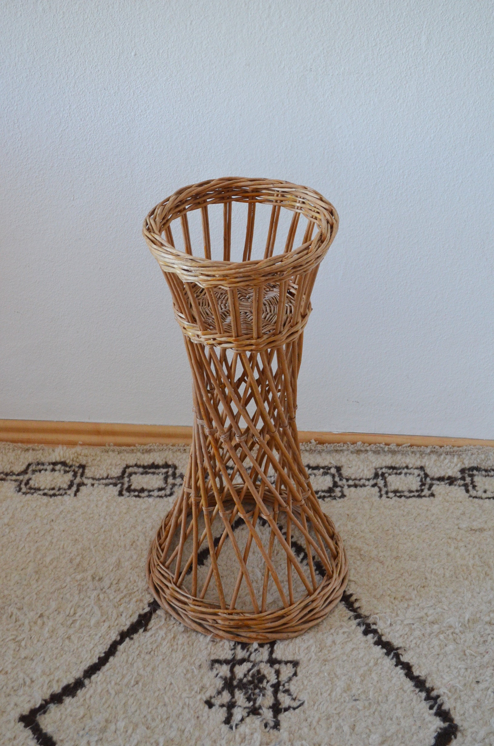 High Rattan Plant Stand Stand 70s Wicker boho Vintage home