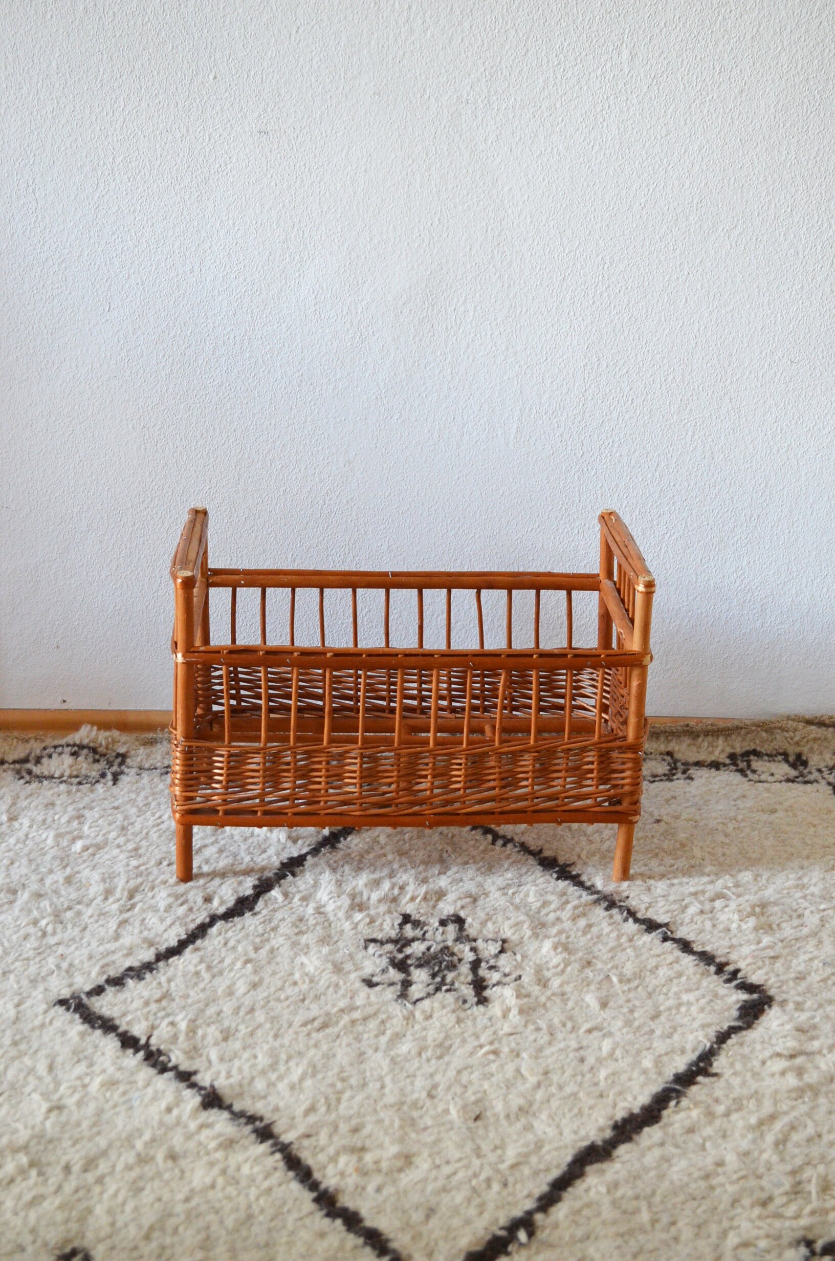 wicker cot