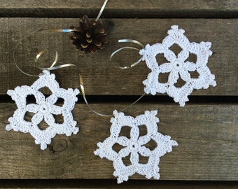 CROCHET PATTERN - Dainty Snowflake Ornament Christmas Decoration Written Pattern PDF | English