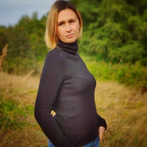 Suéter de lana merino suave para mujer, suéter minimalista de lana de cachemira, jersey de lana merino, cuello alto negro, suéter de lana orgánica